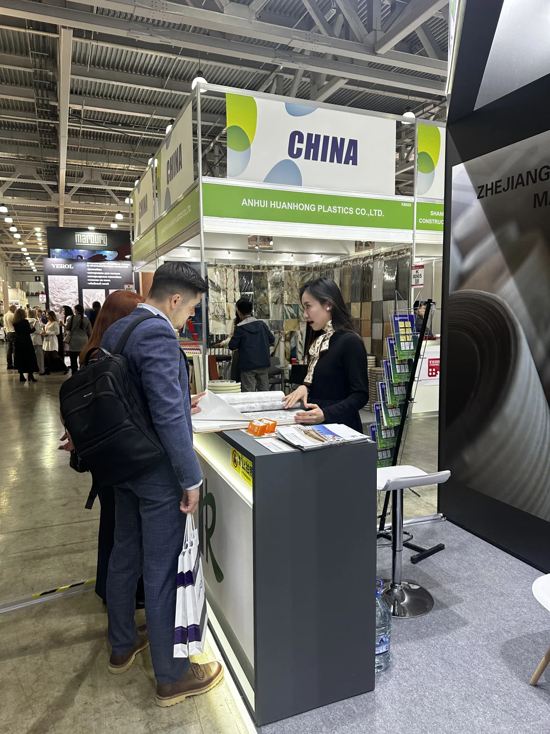 4.1??建材展第一天～