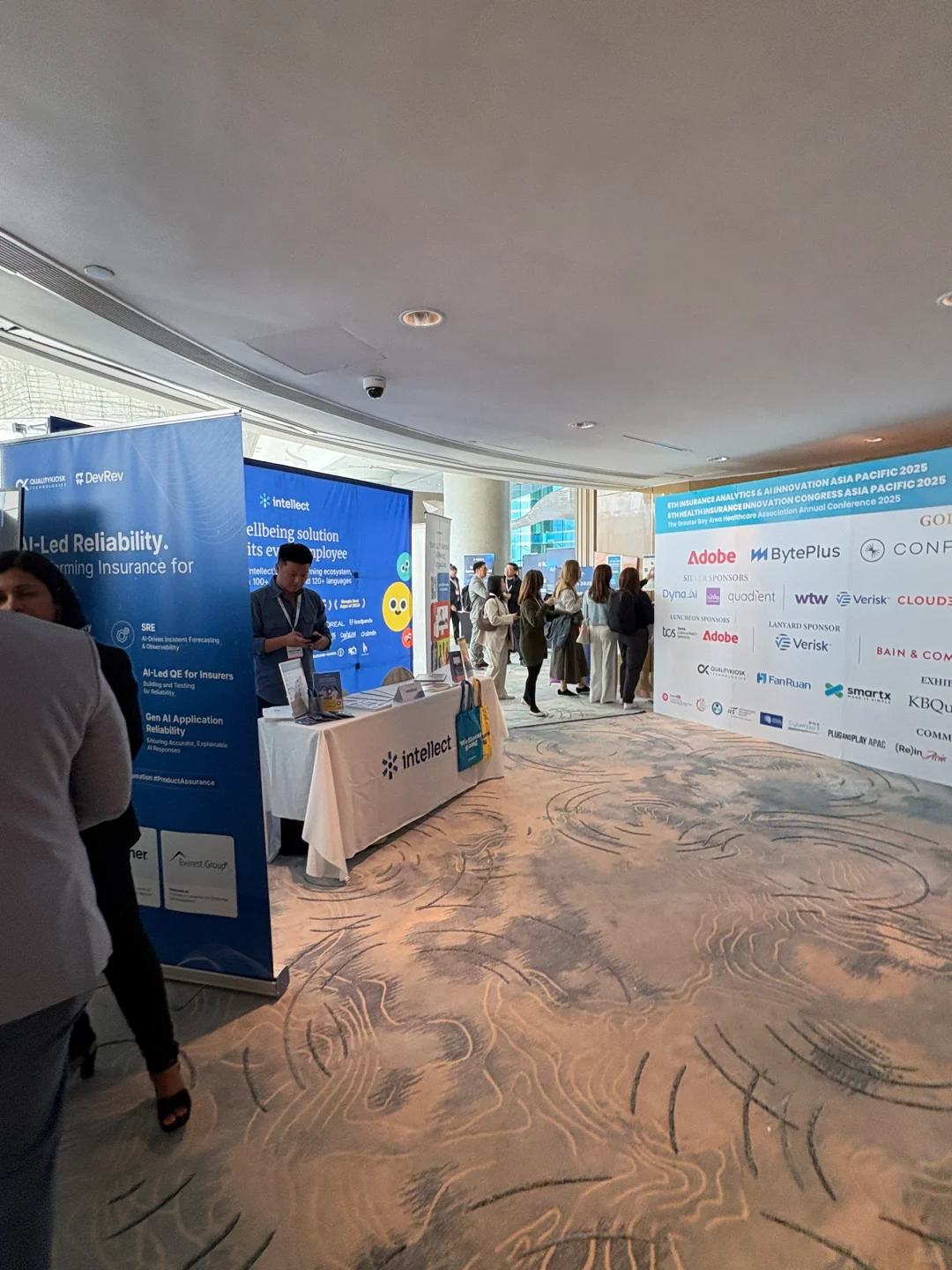 ??港硕展会兼职还拿到linkedin推荐信?