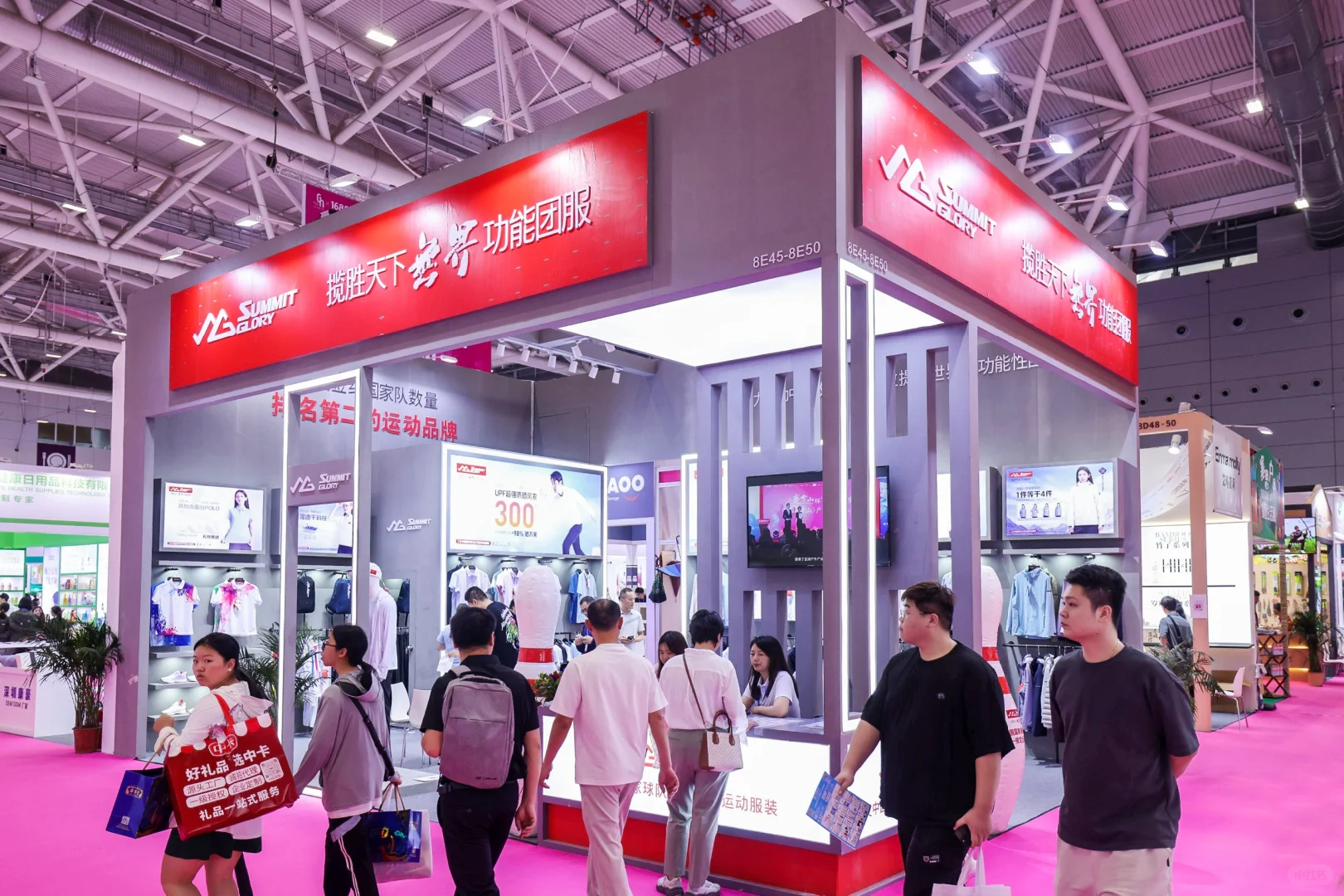 看展还能学搭配⁉️神仙展位藏不住了