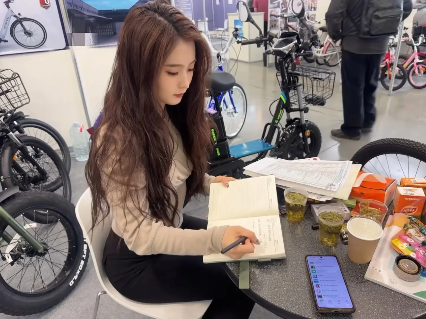 莫斯科展会翻译｜客户让我当企业形象代言人