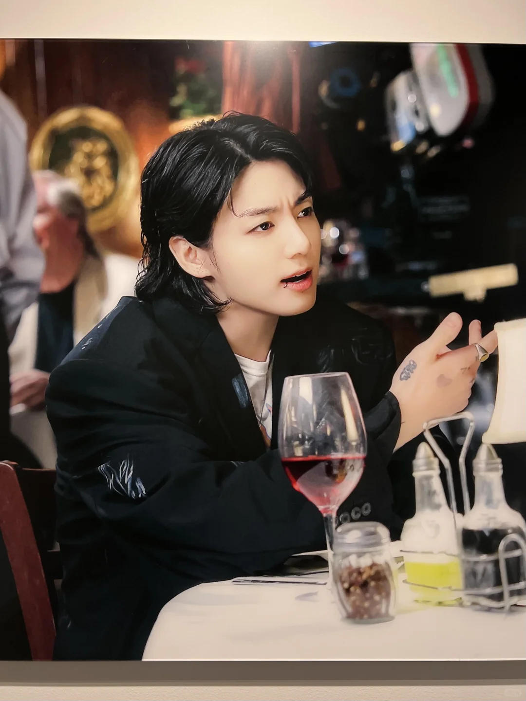 下雨天看柾国的展会是一件很享受的事情~