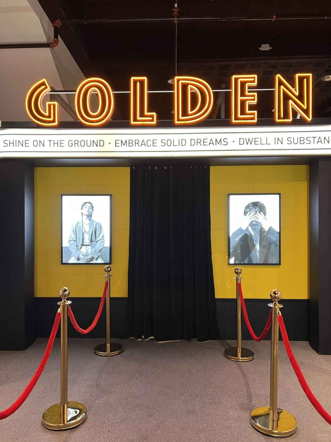 下雨天看柾国的展会是一件很享受的事情~