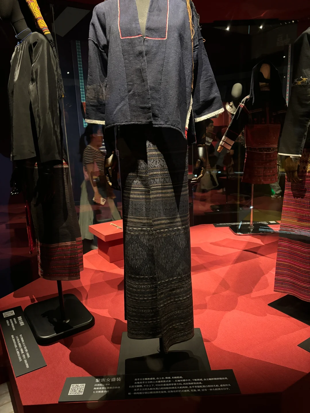 她们的盛装和嫁衣—珠江流域女性民族服饰