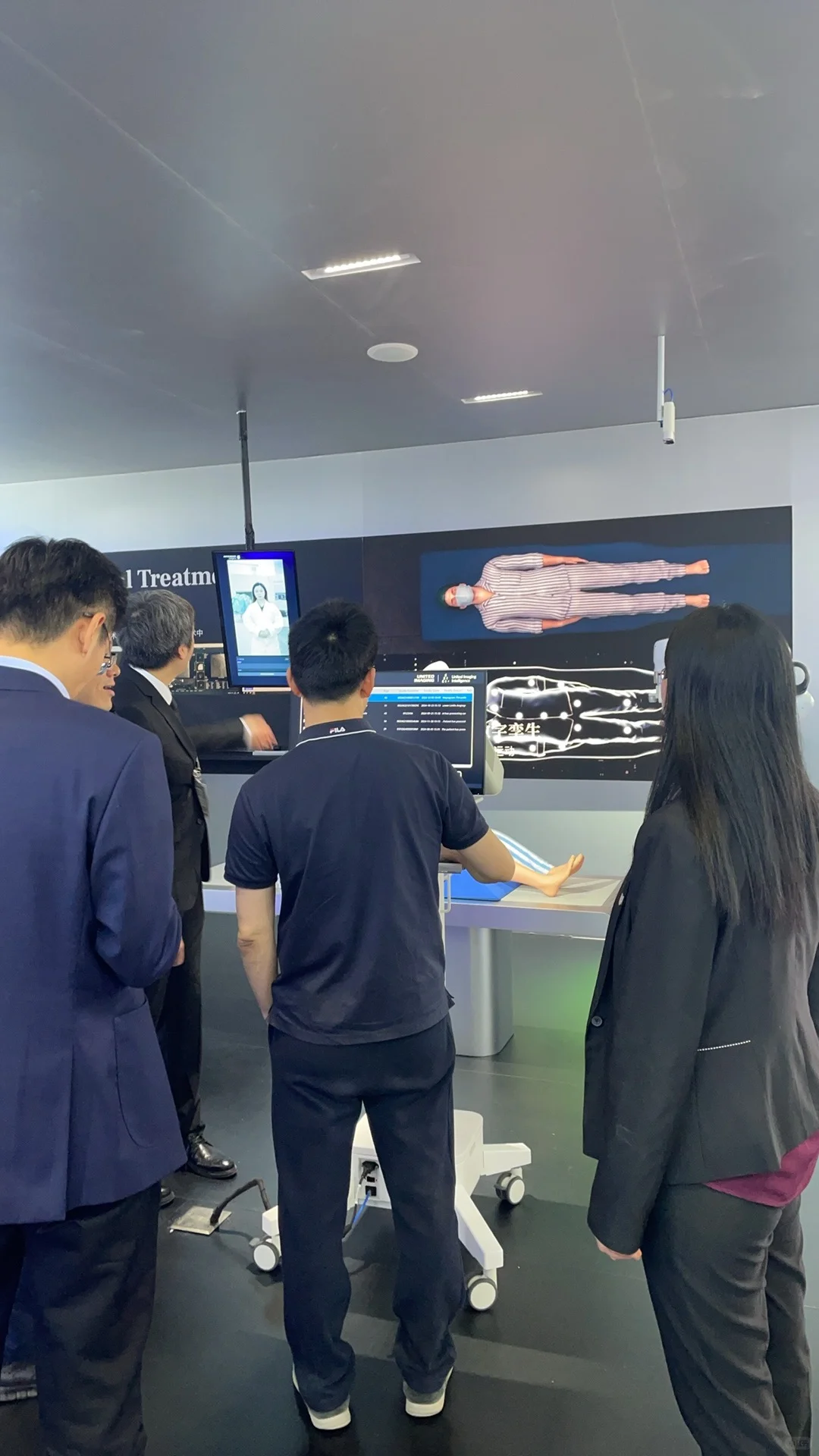 第一次参展CMEF涨见识喽