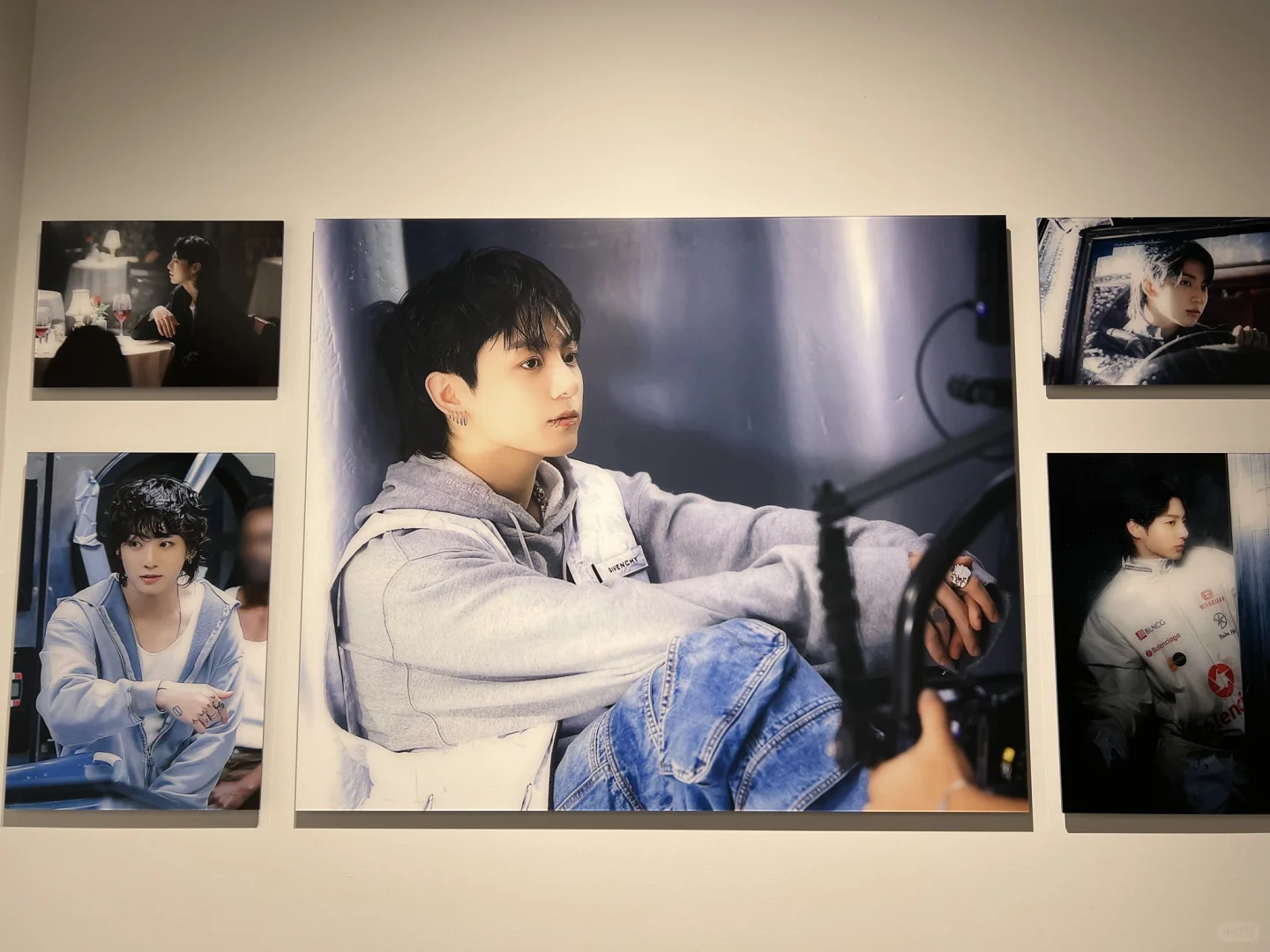 下雨天看柾国的展会是一件很享受的事情~