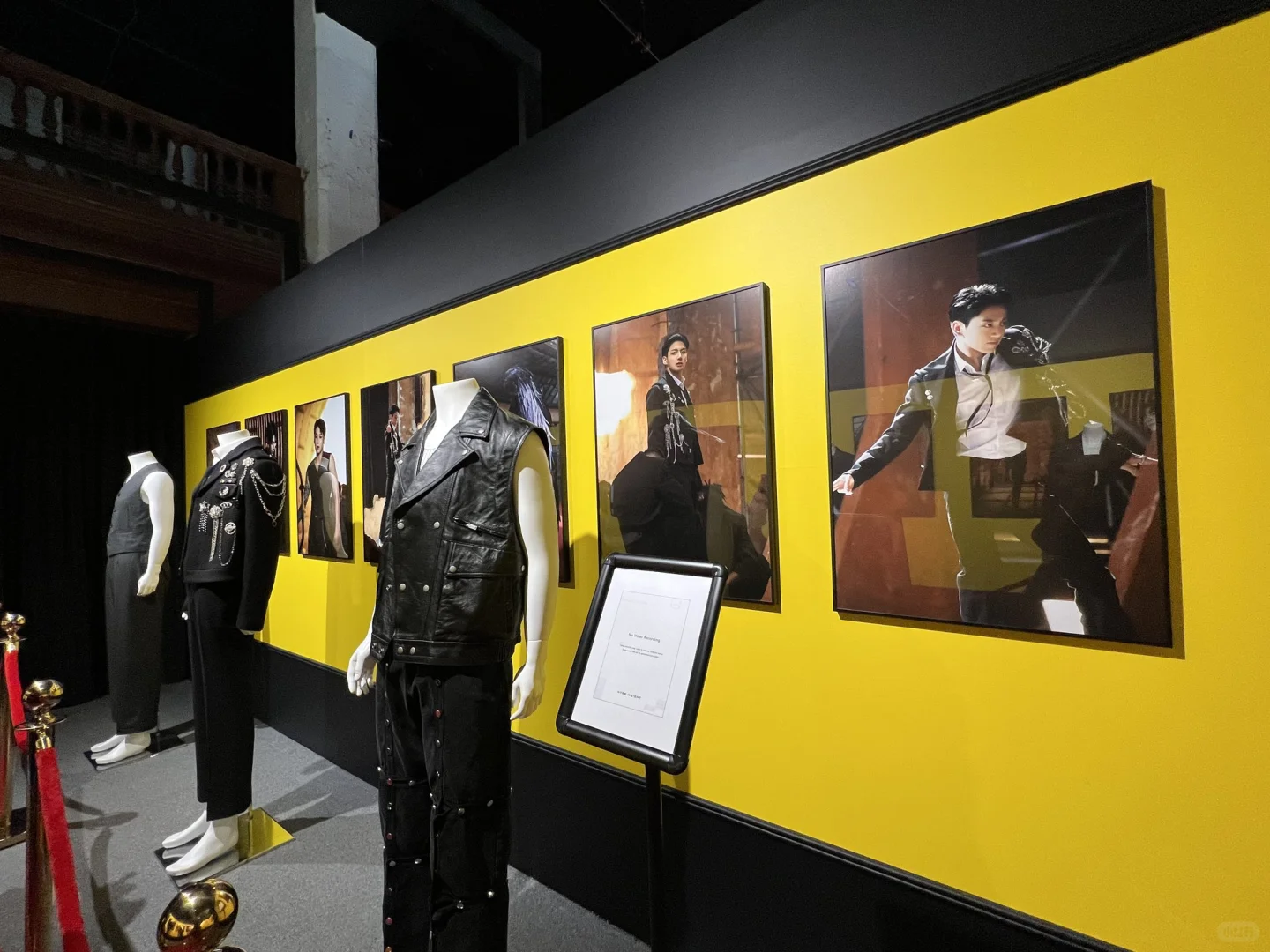 下雨天看柾国的展会是一件很享受的事情~