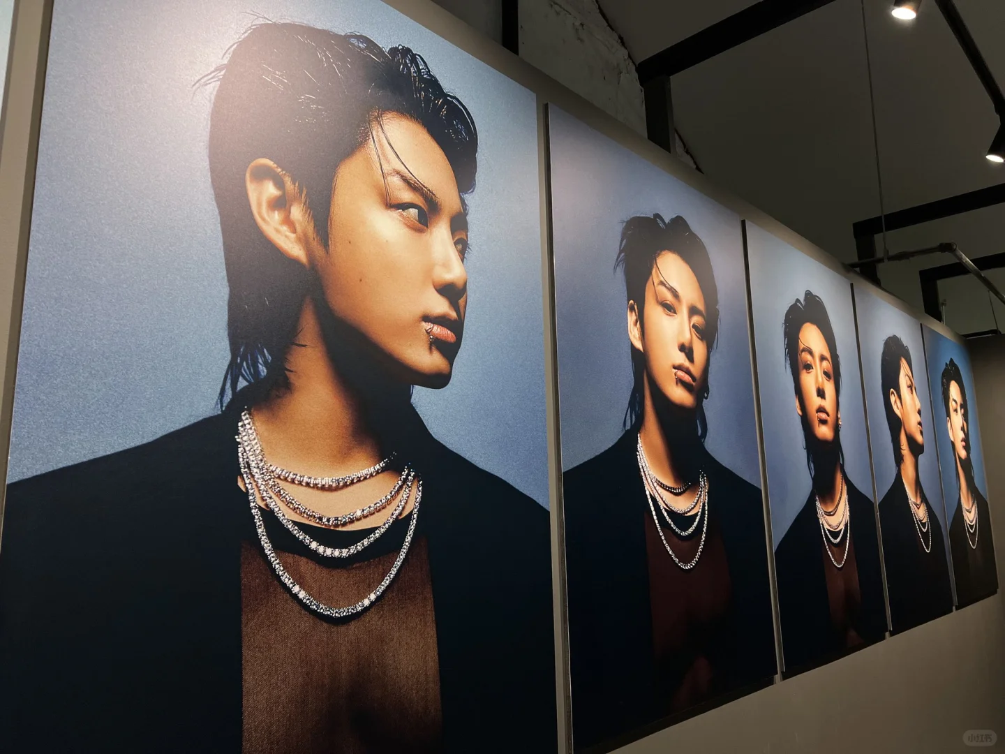 下雨天看柾国的展会是一件很享受的事情~