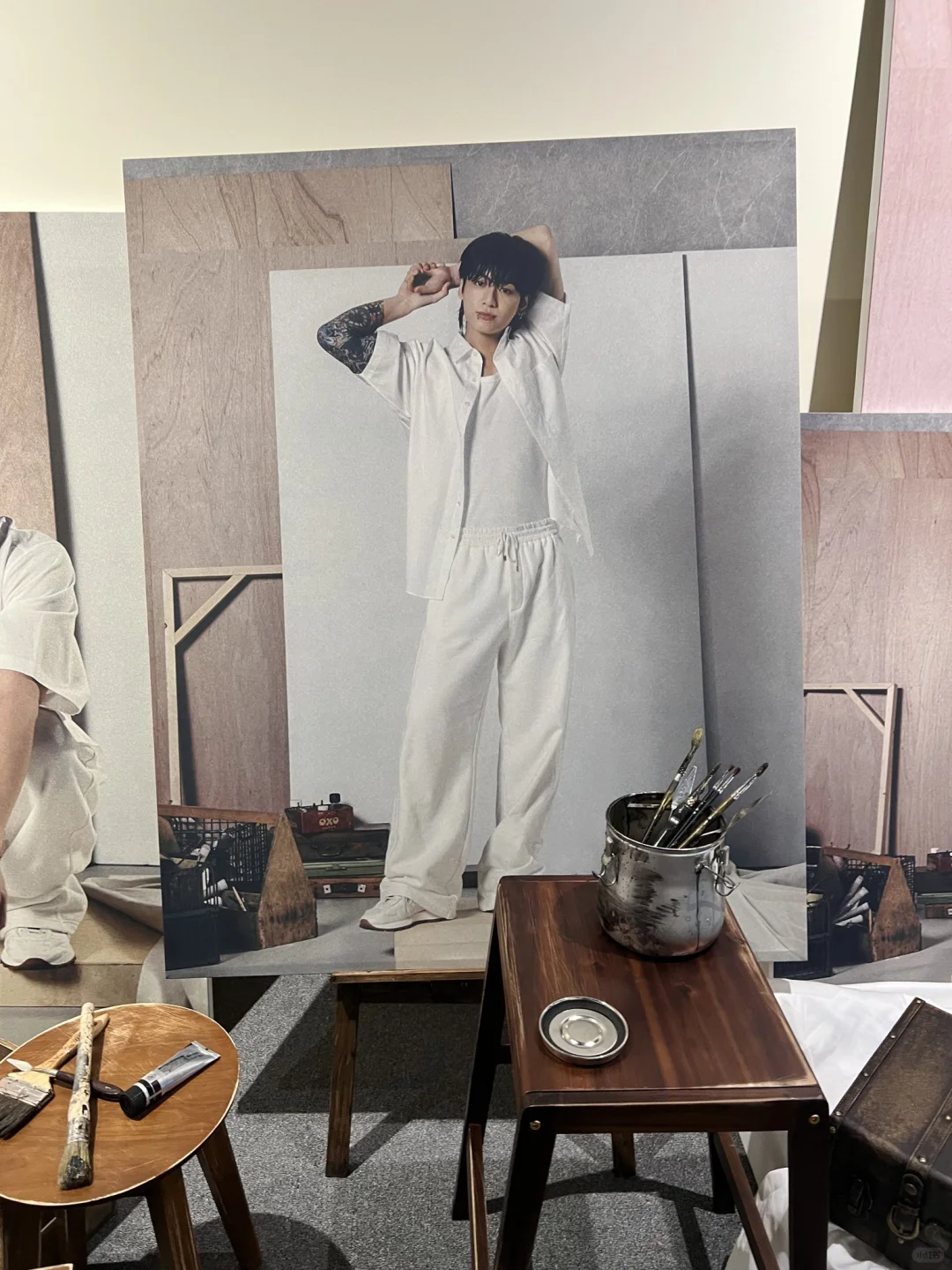 下雨天看柾国的展会是一件很享受的事情~