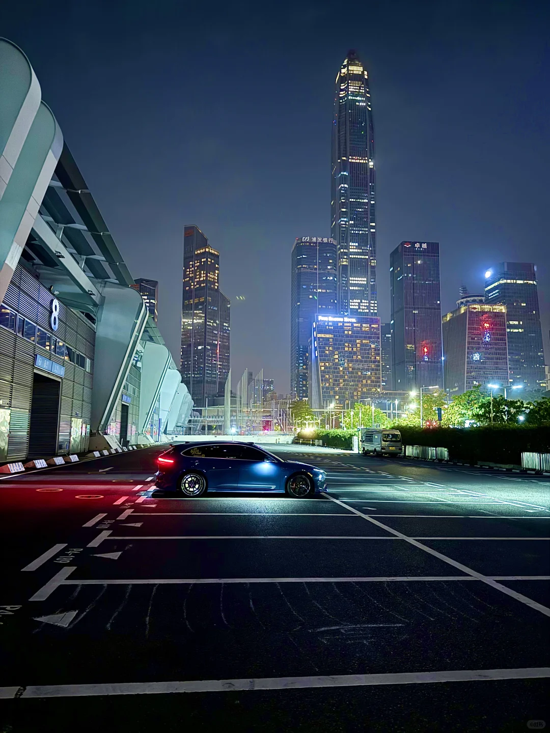 深圳福田会展停车场的夜景 也太适合拍车了