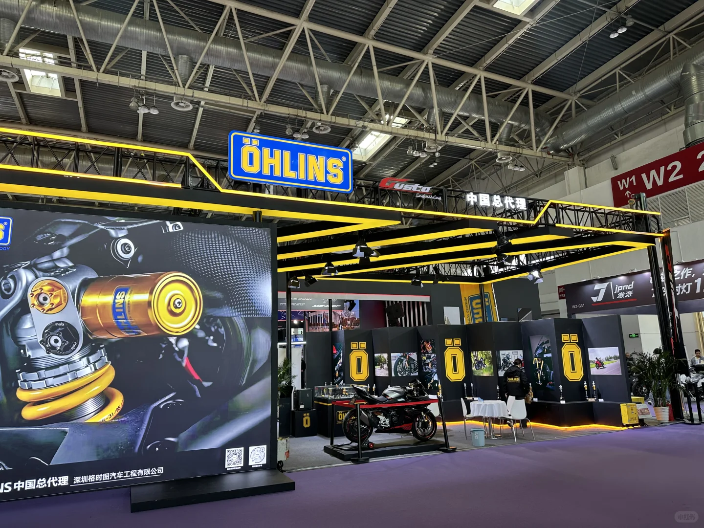 最终还是顶着大风去了摩展！礼品又不少拿！