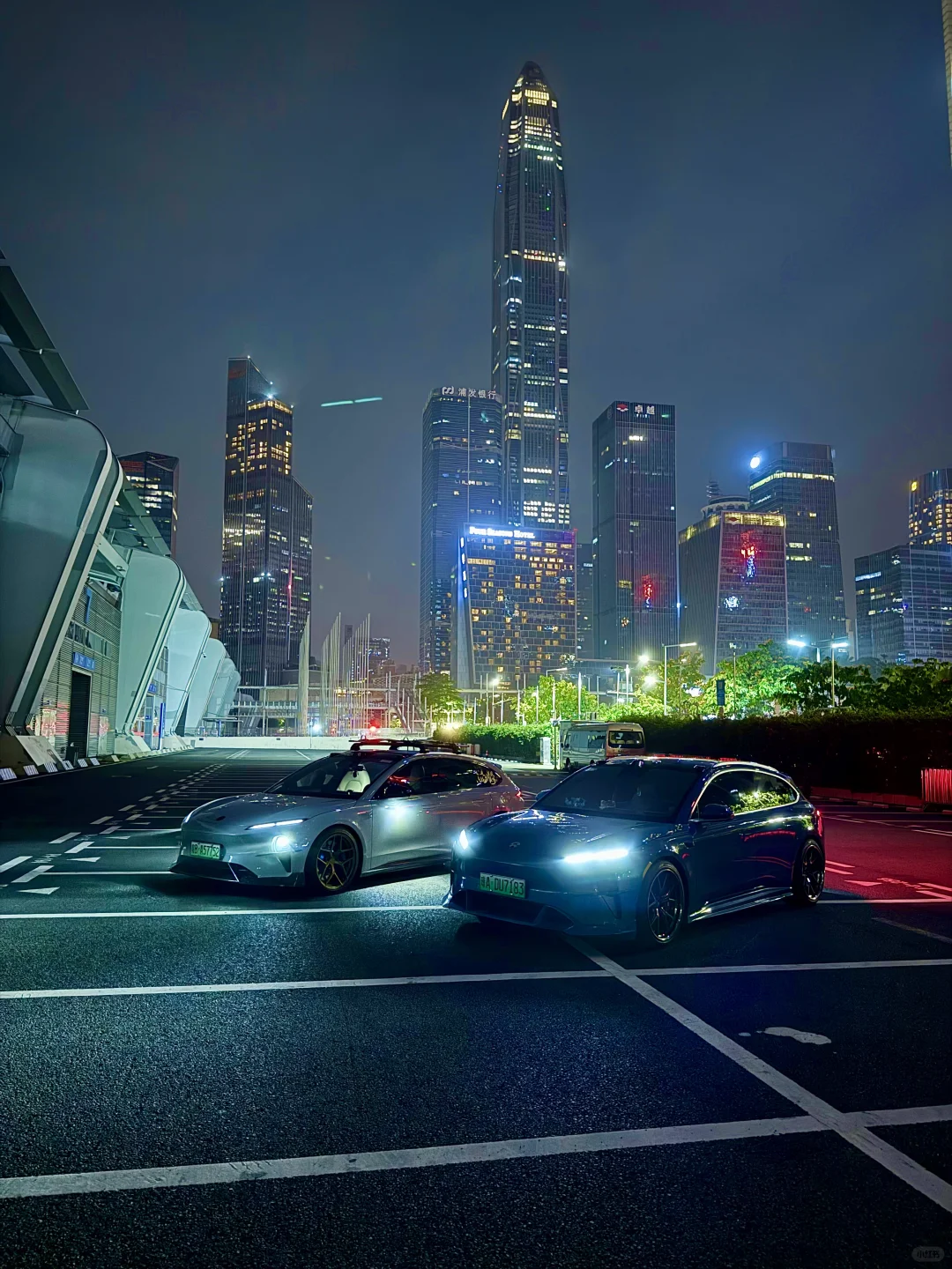 深圳福田会展停车场的夜景 也太适合拍车了