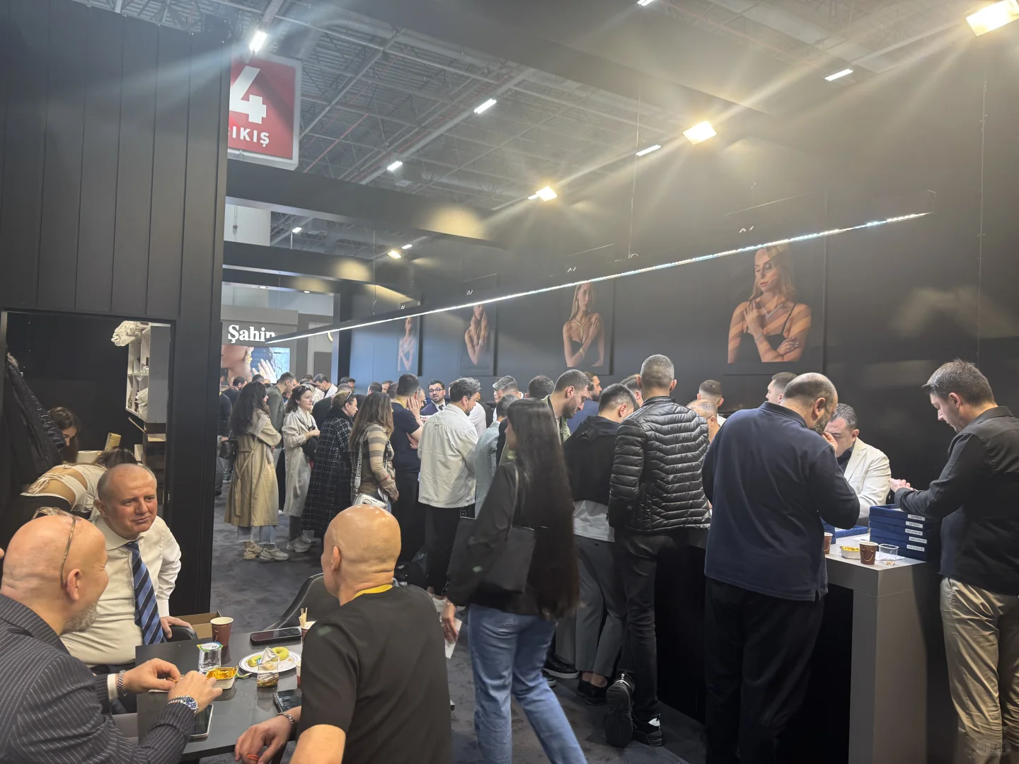 土耳其展会第一天，门庭若市和冷冷清清