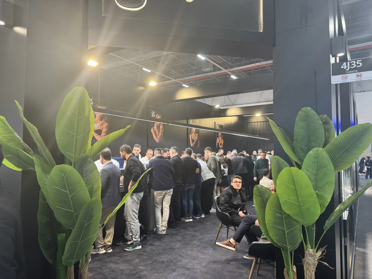 土耳其展会第一天，门庭若市和冷冷清清