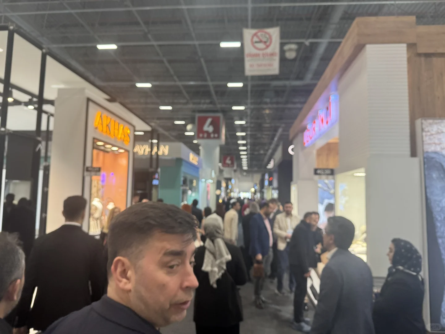 土耳其展会第一天，门庭若市和冷冷清清