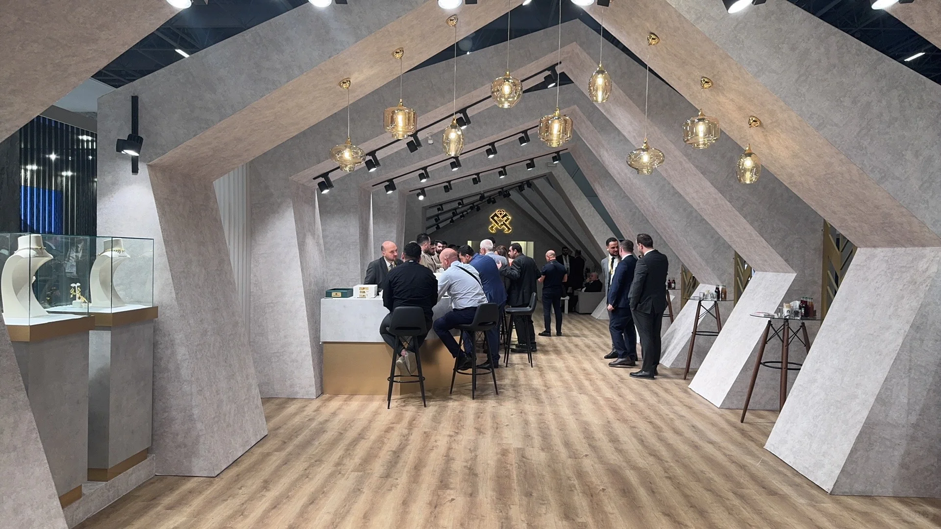 土耳其展会第一天，门庭若市和冷冷清清