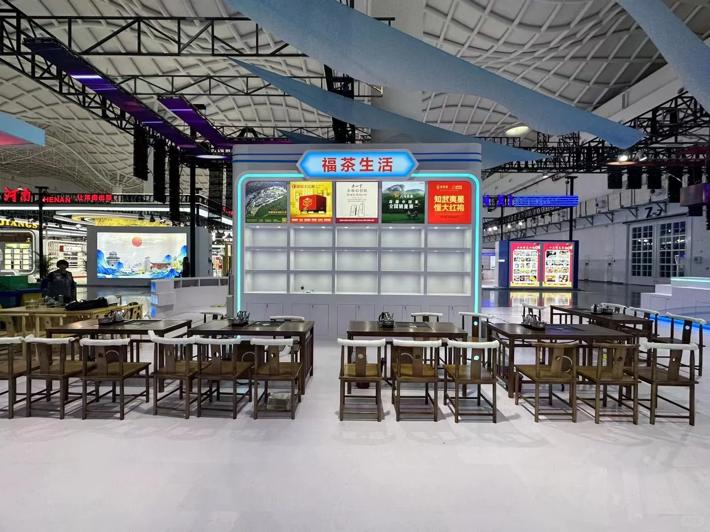 会展搭建，一站式打造吸睛展位。