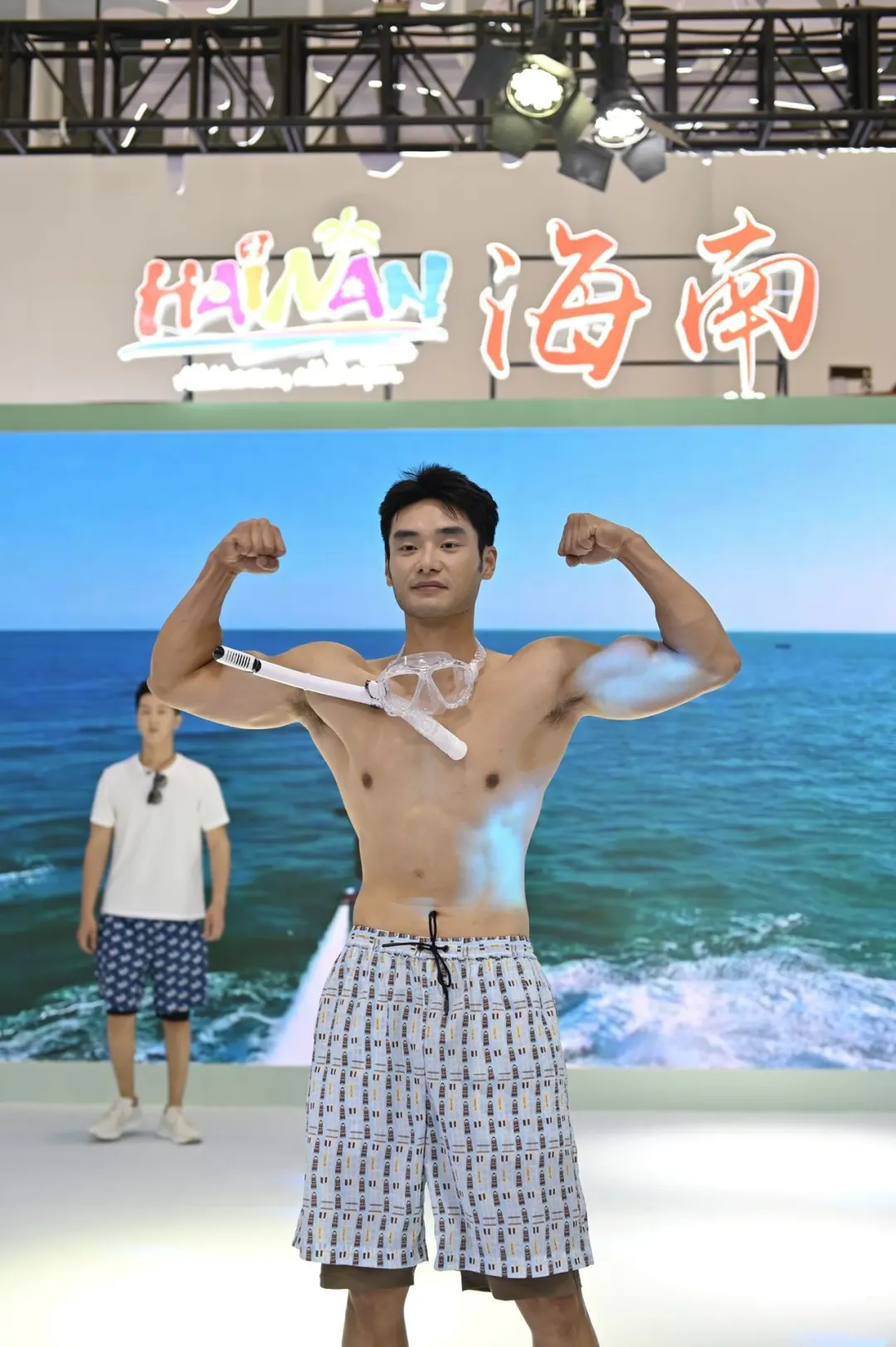 海口消博?陵水走秀同款岛服被问爆了