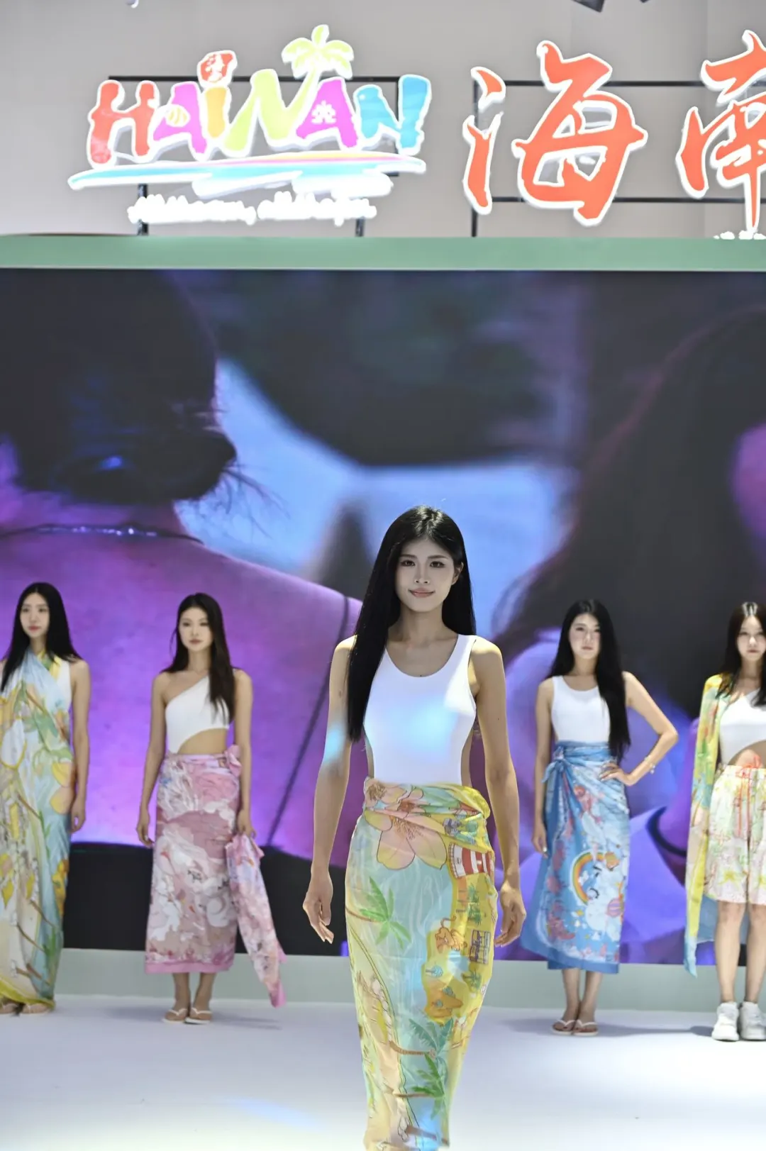 海口消博?陵水走秀同款岛服被问爆了