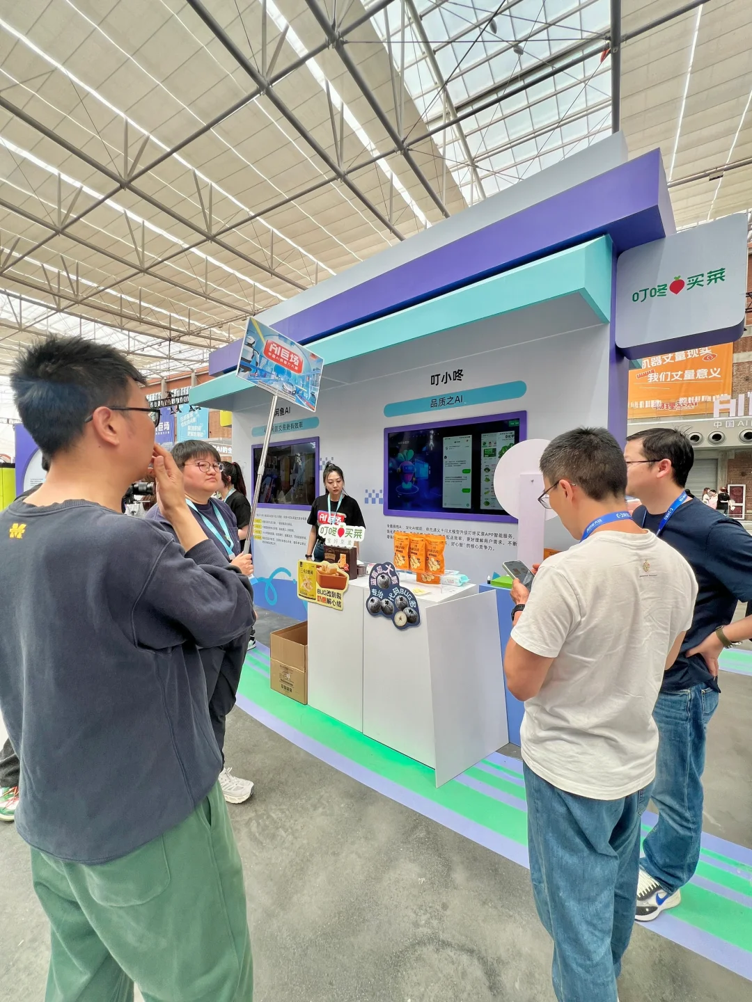 北京郎园。。。这是在干嘛？？？？排了三圈