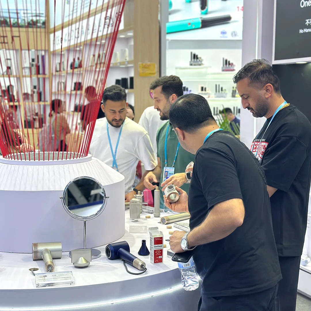 展会现场丨地贝引爆广交会 展现科技实力