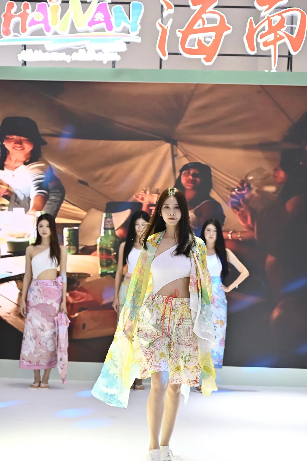 海口消博?陵水走秀同款岛服被问爆了