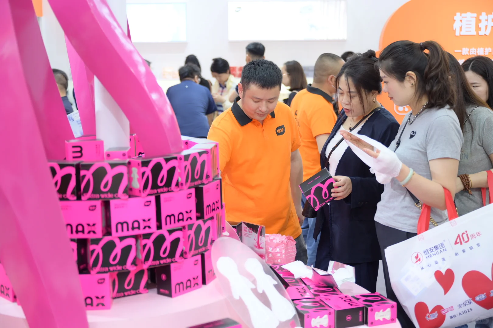 来武汉参展啦 ! 前方到站植护纸世界?