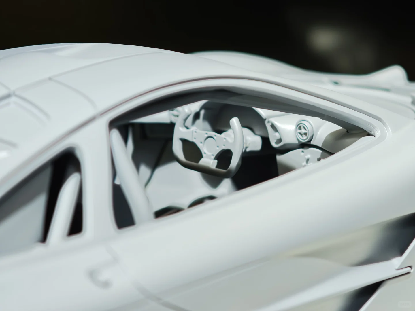 HEC展MU新品预览之1/18迈凯轮F1 GTR 灰模