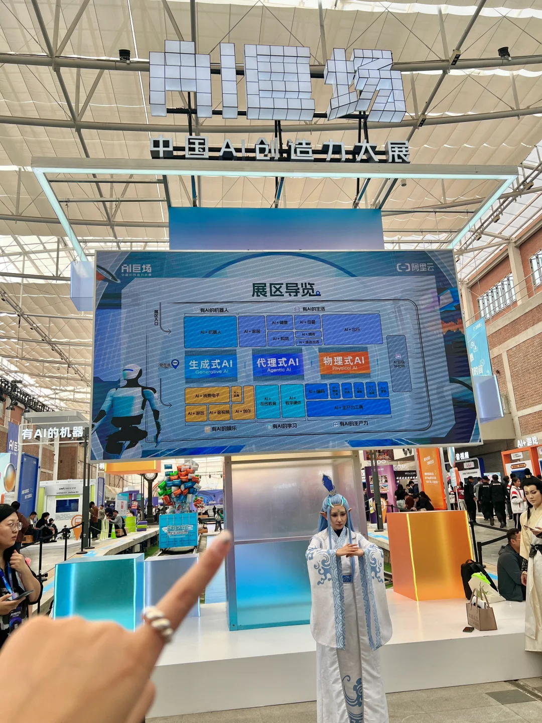 北京郎园。。。这是在干嘛？？？？排了三圈