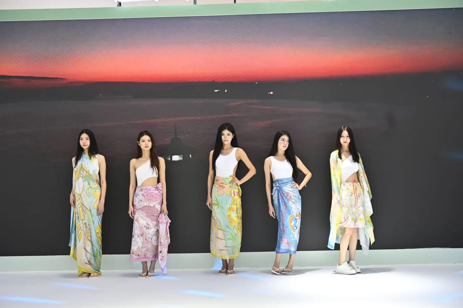 海口消博?陵水走秀同款岛服被问爆了