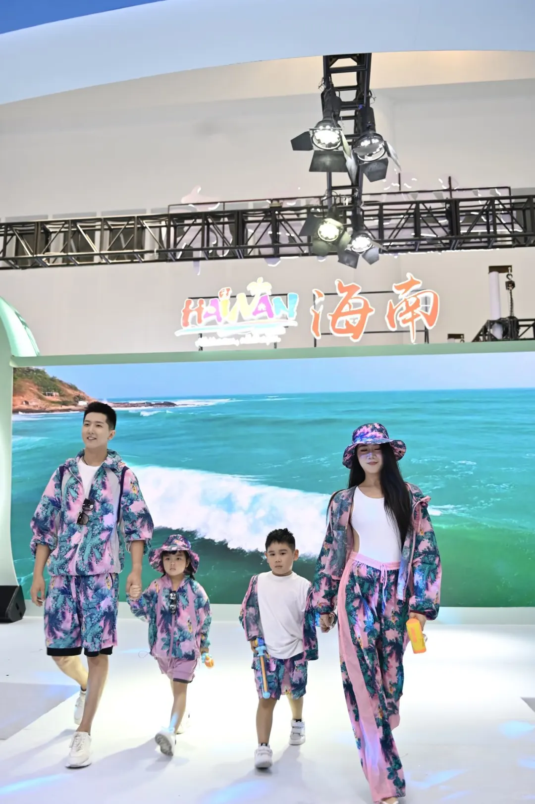 海口消博?陵水走秀同款岛服被问爆了