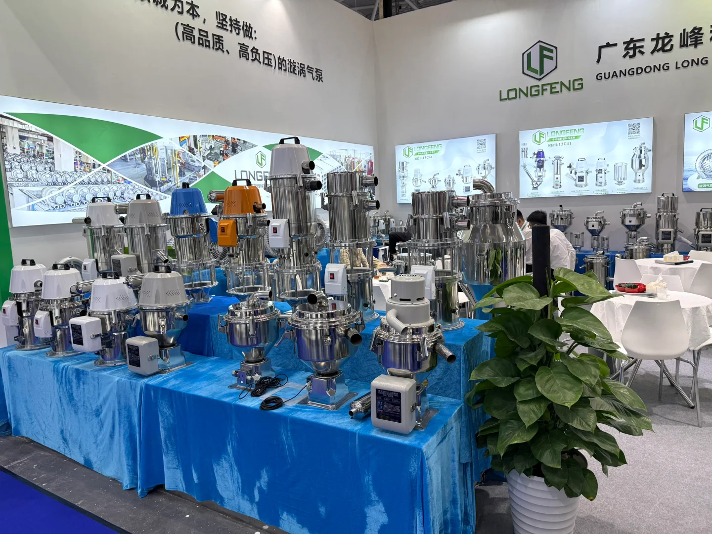 深圳❤️商务局小科员沉浸式参观国际橡塑展