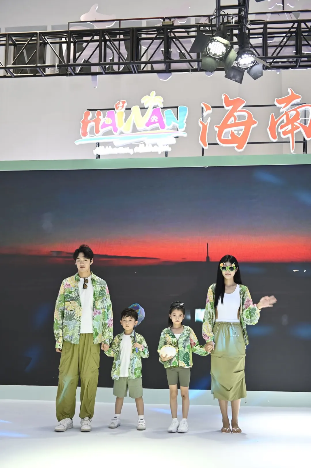 海口消博?陵水走秀同款岛服被问爆了