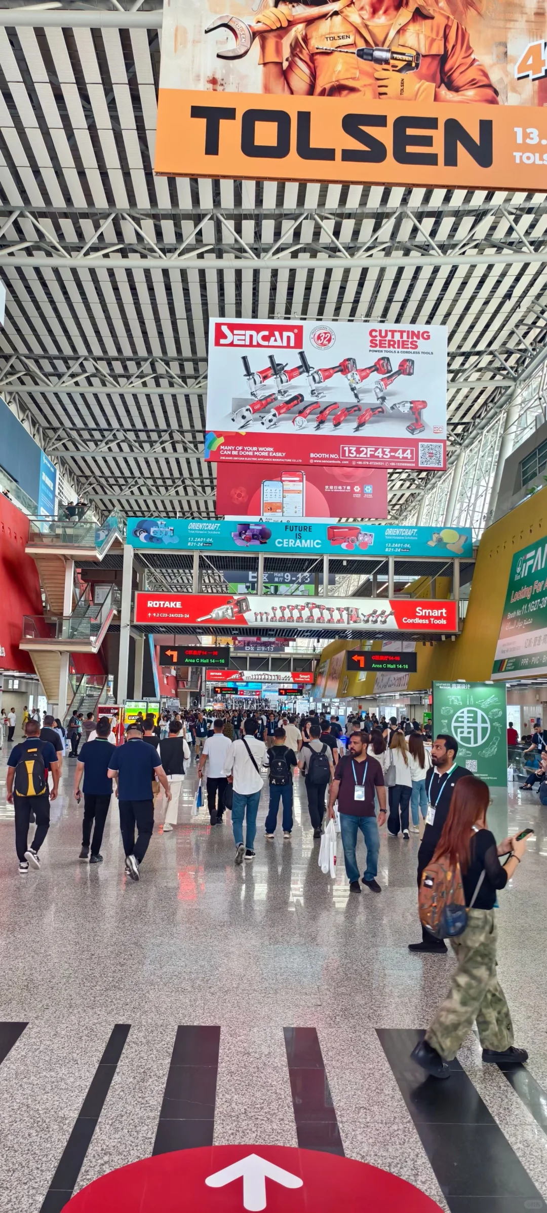 137#广交会如期举办，沉侵式逛展中