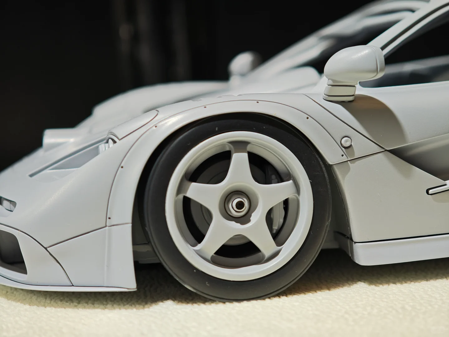 HEC展MU新品预览之1/18迈凯轮F1 GTR 灰模