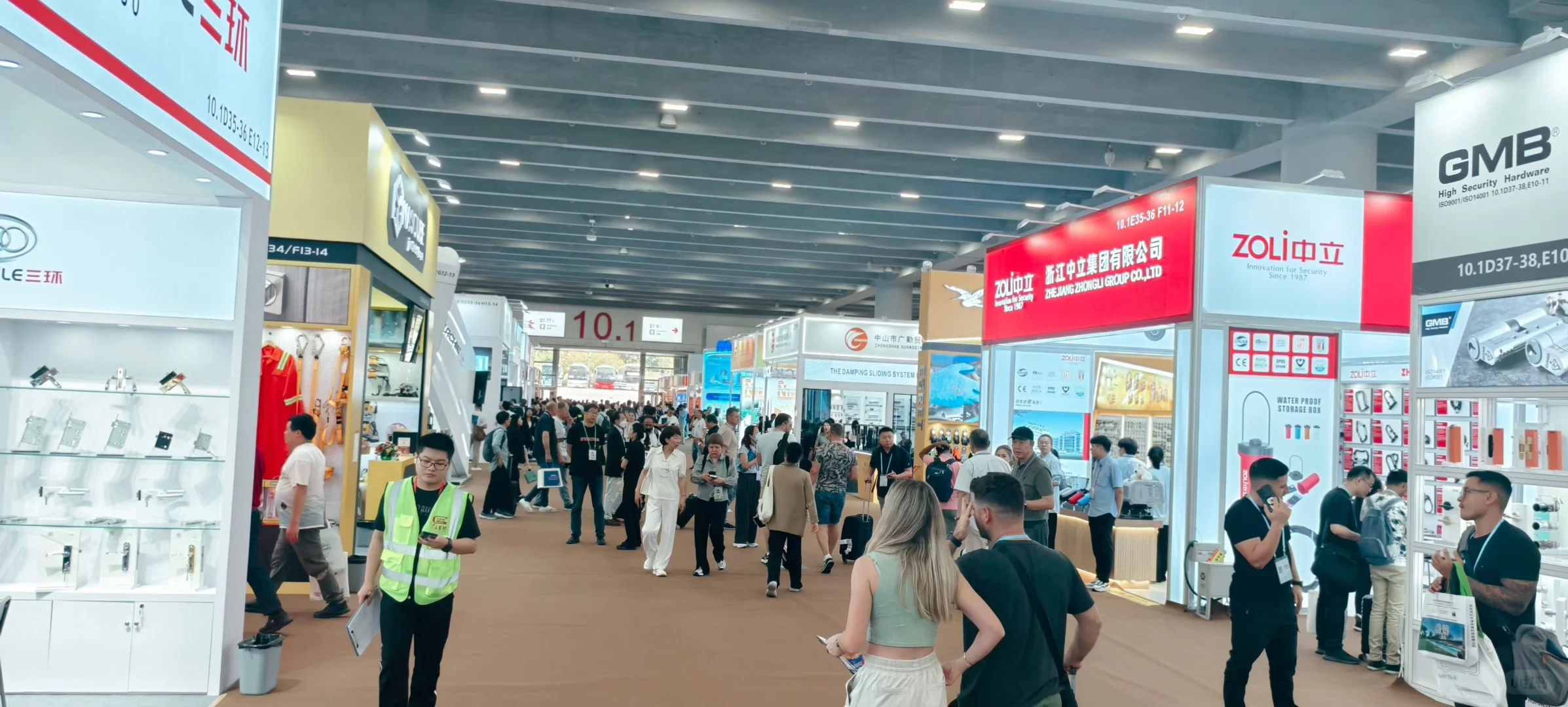 137#广交会如期举办，沉侵式逛展中