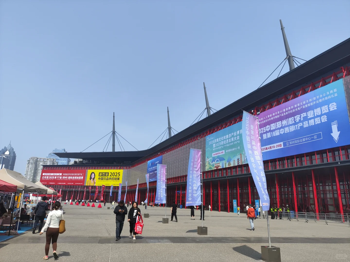 来郑州会展中心免费吃自助餐啦!撑死了