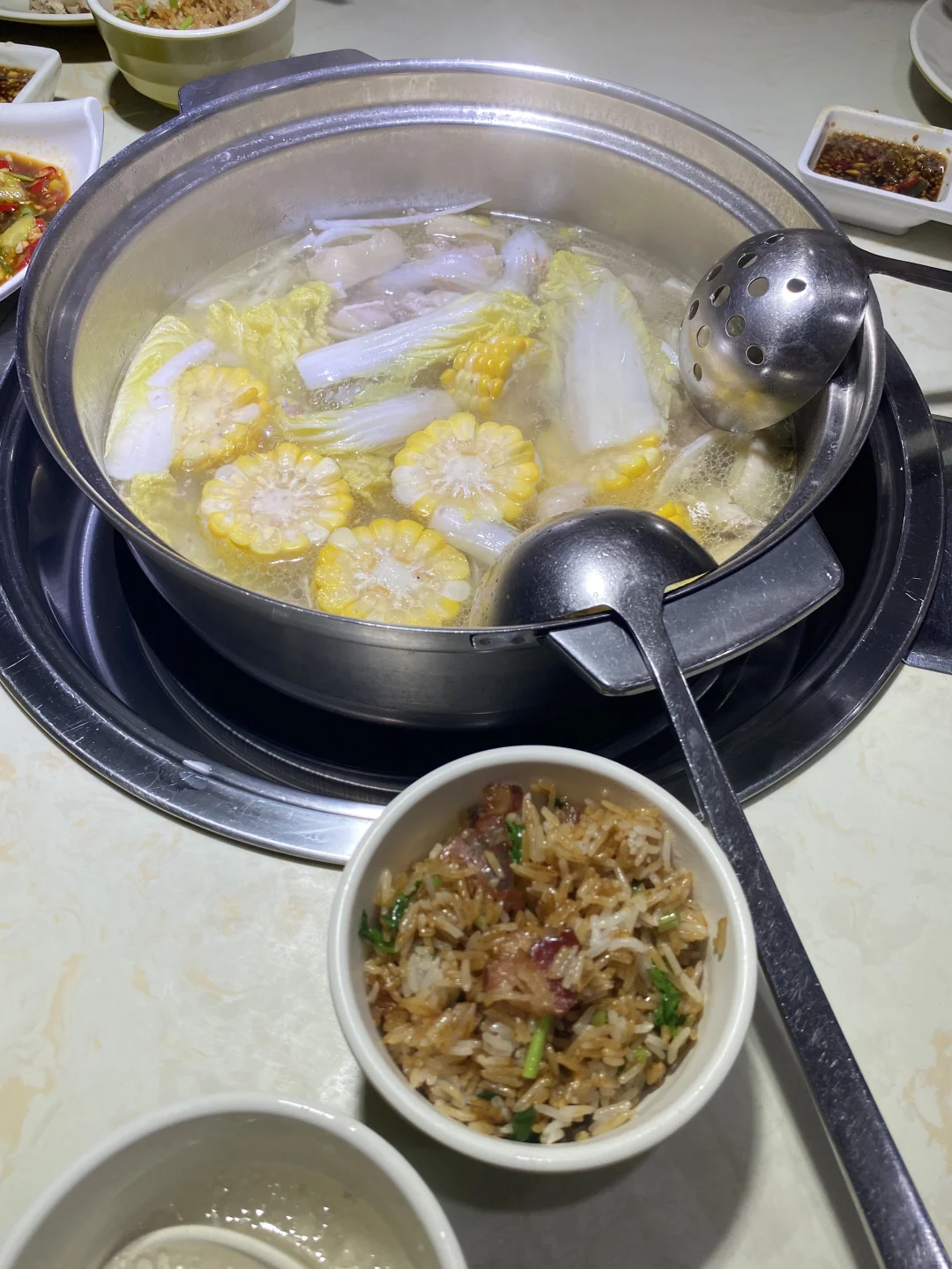 深圳国际会展中心 腿要断了