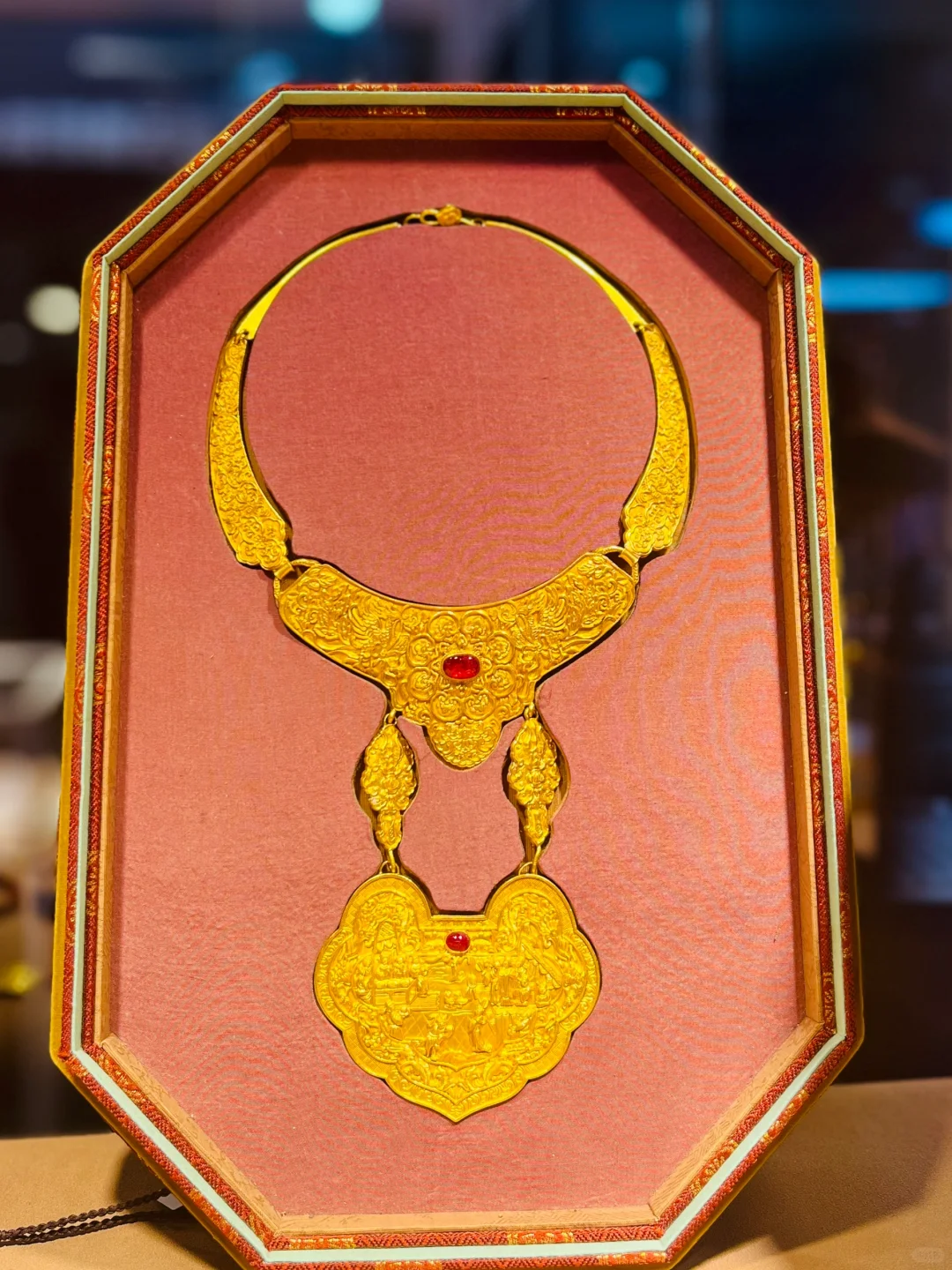 周末逛展：2025中国国际珠宝展完整攻略