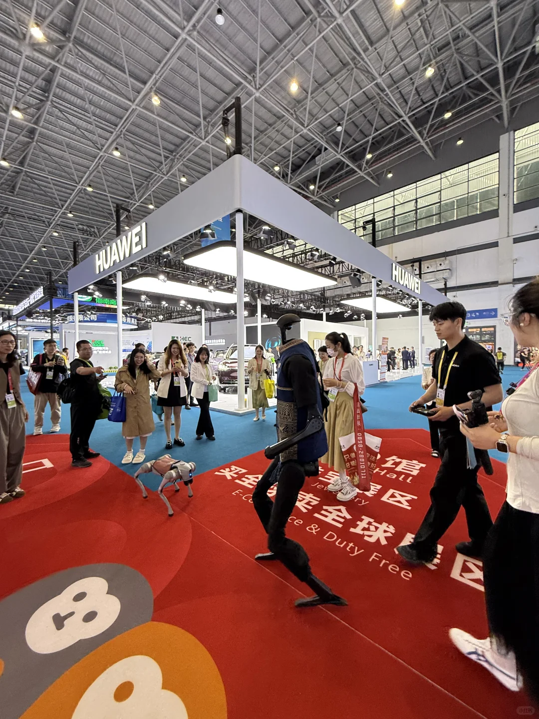 太牛了！在会展看到上春晚机器人了！！