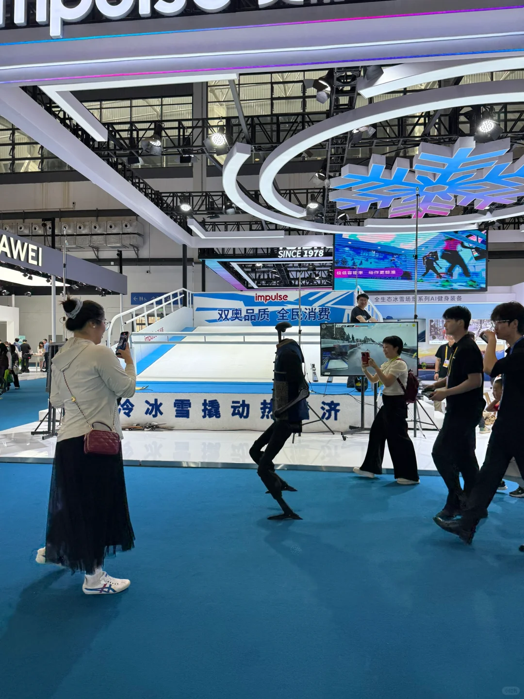 太牛了！在会展看到上春晚机器人了！！