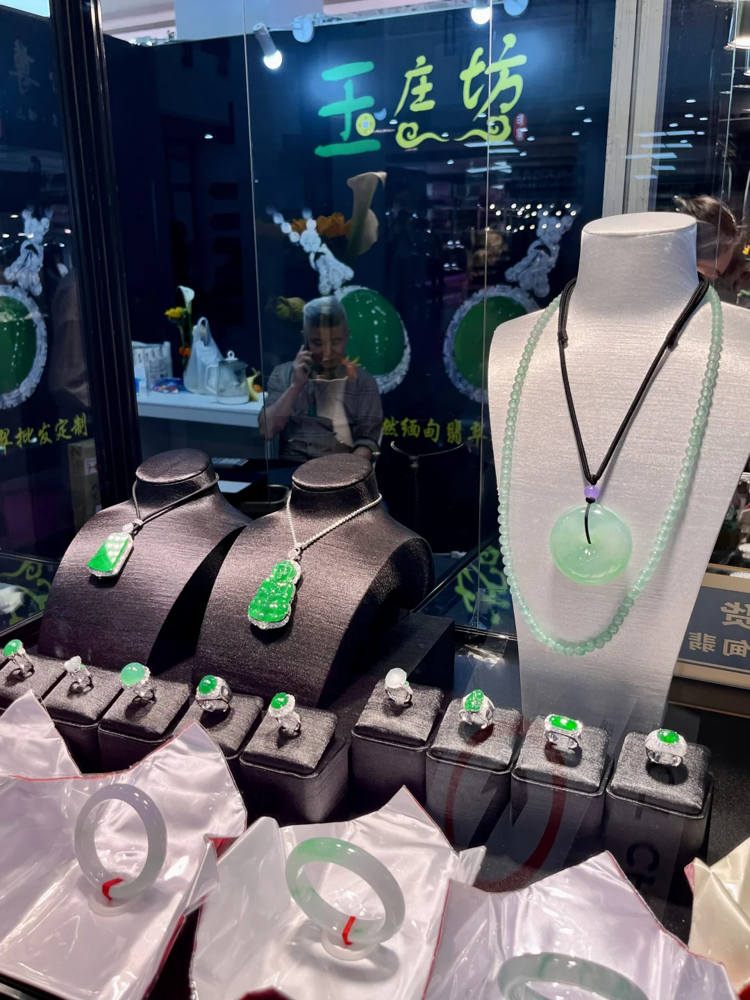 没有女生能不爱这里！数万珠宝随便试！