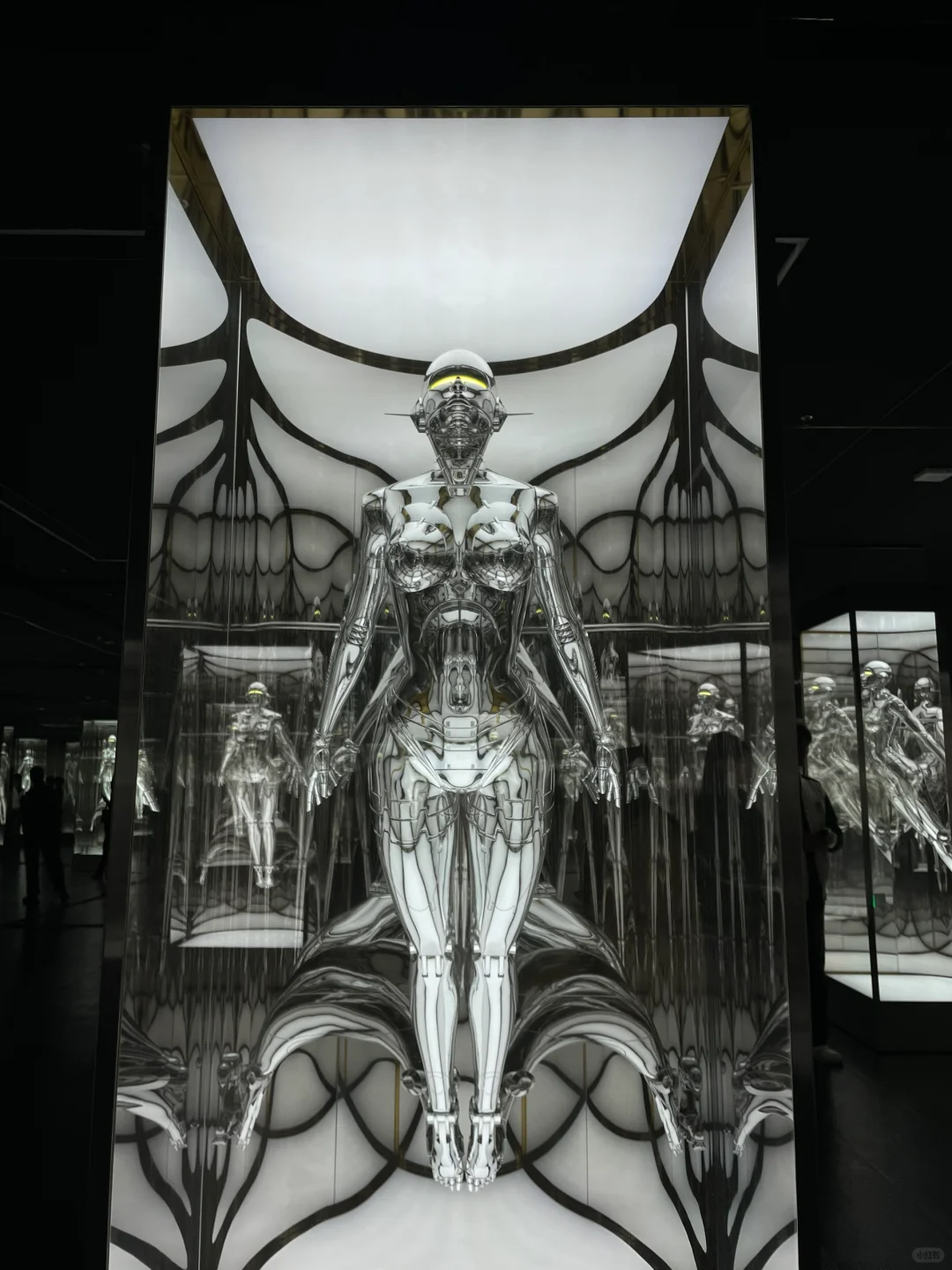 和空山基的机械姬面基了