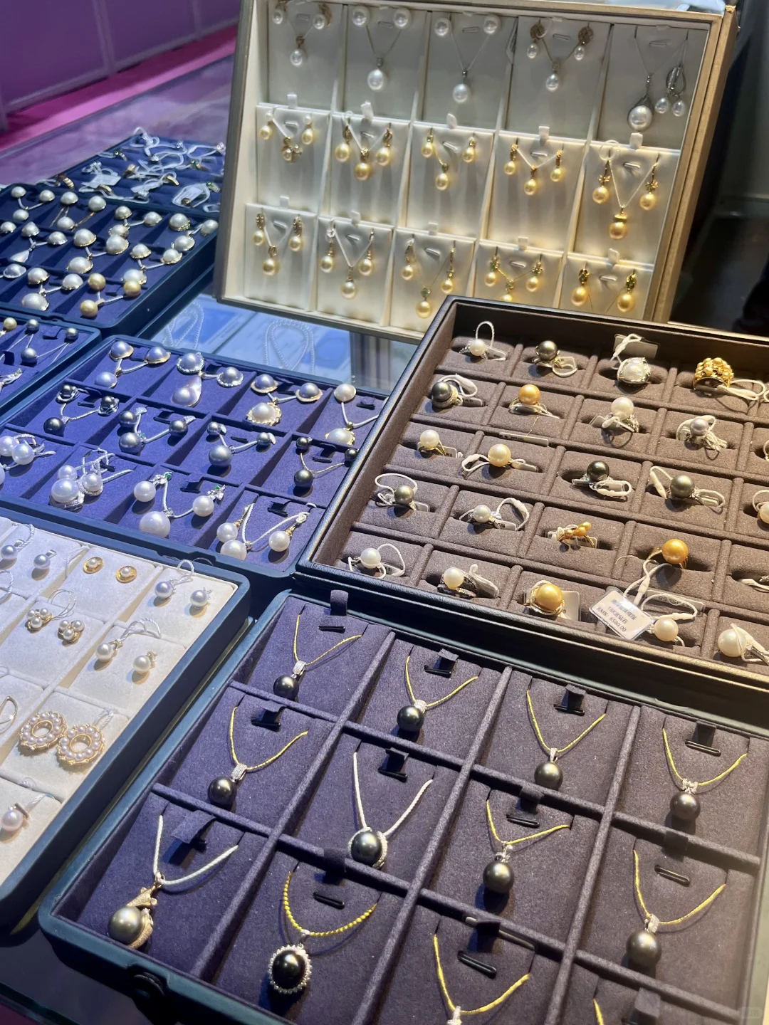 没有女生能不爱这里！数万珠宝随便试！