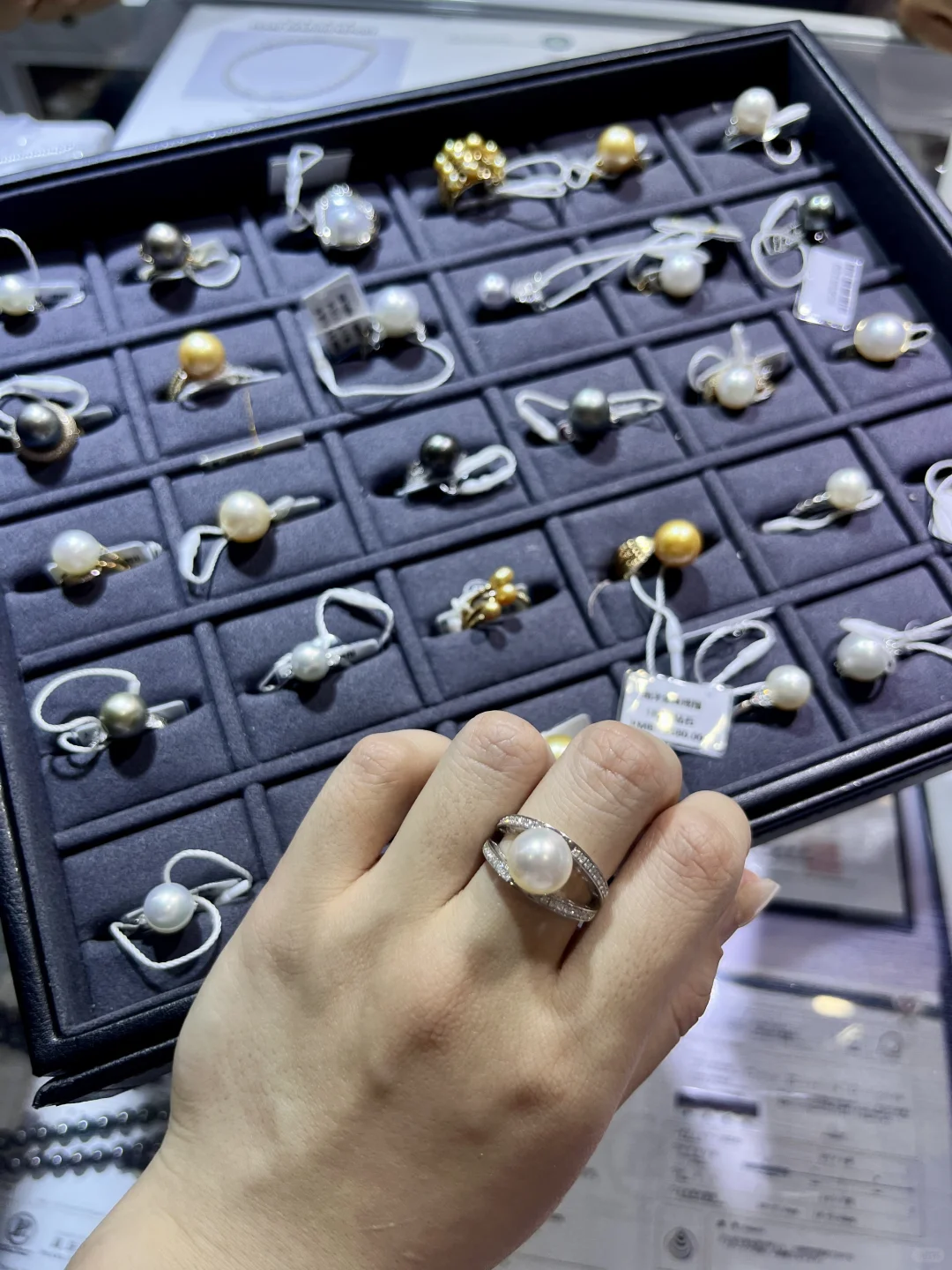 没有女生能不爱这里！数万珠宝随便试！