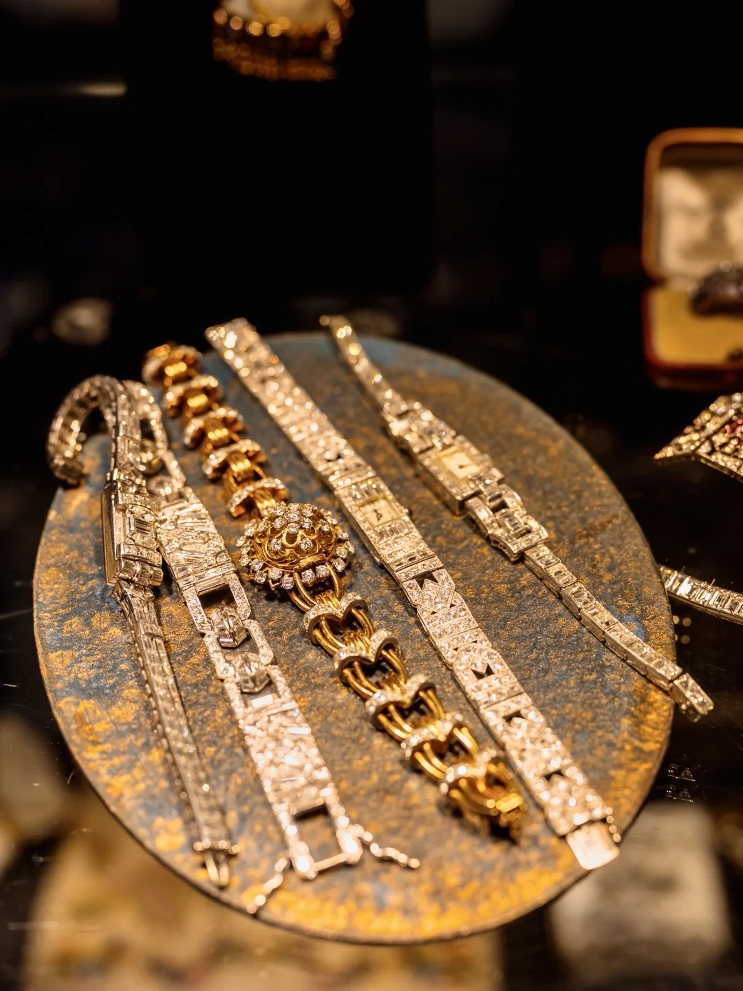 是谁还不知道，有个免票?的珠宝展……