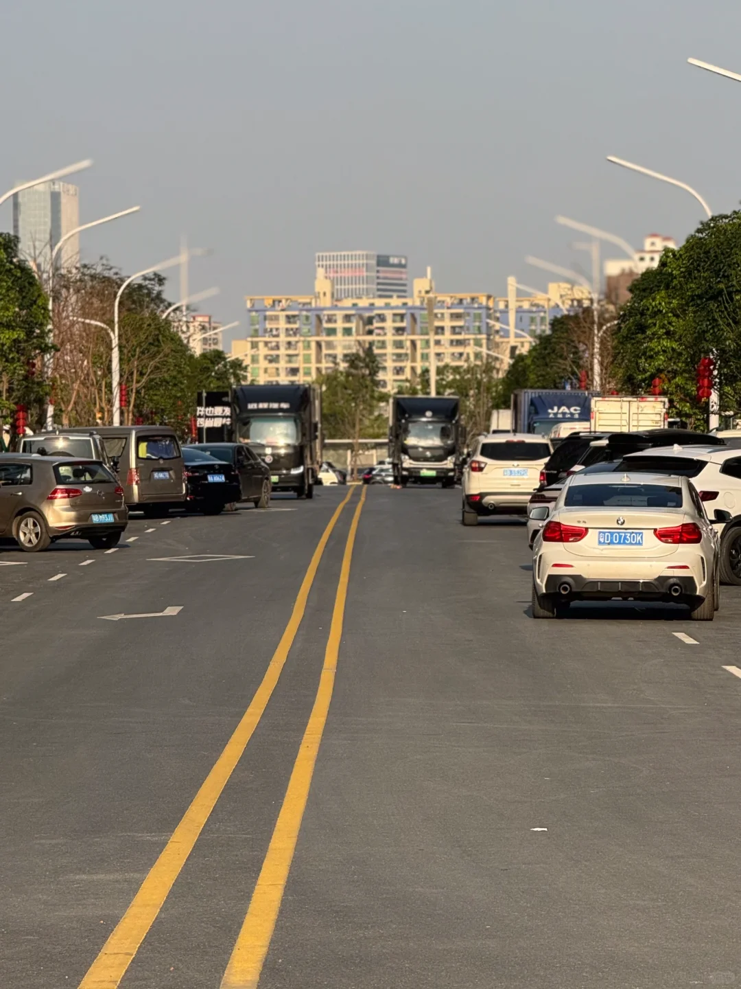 会展城实验学校旁街心公园