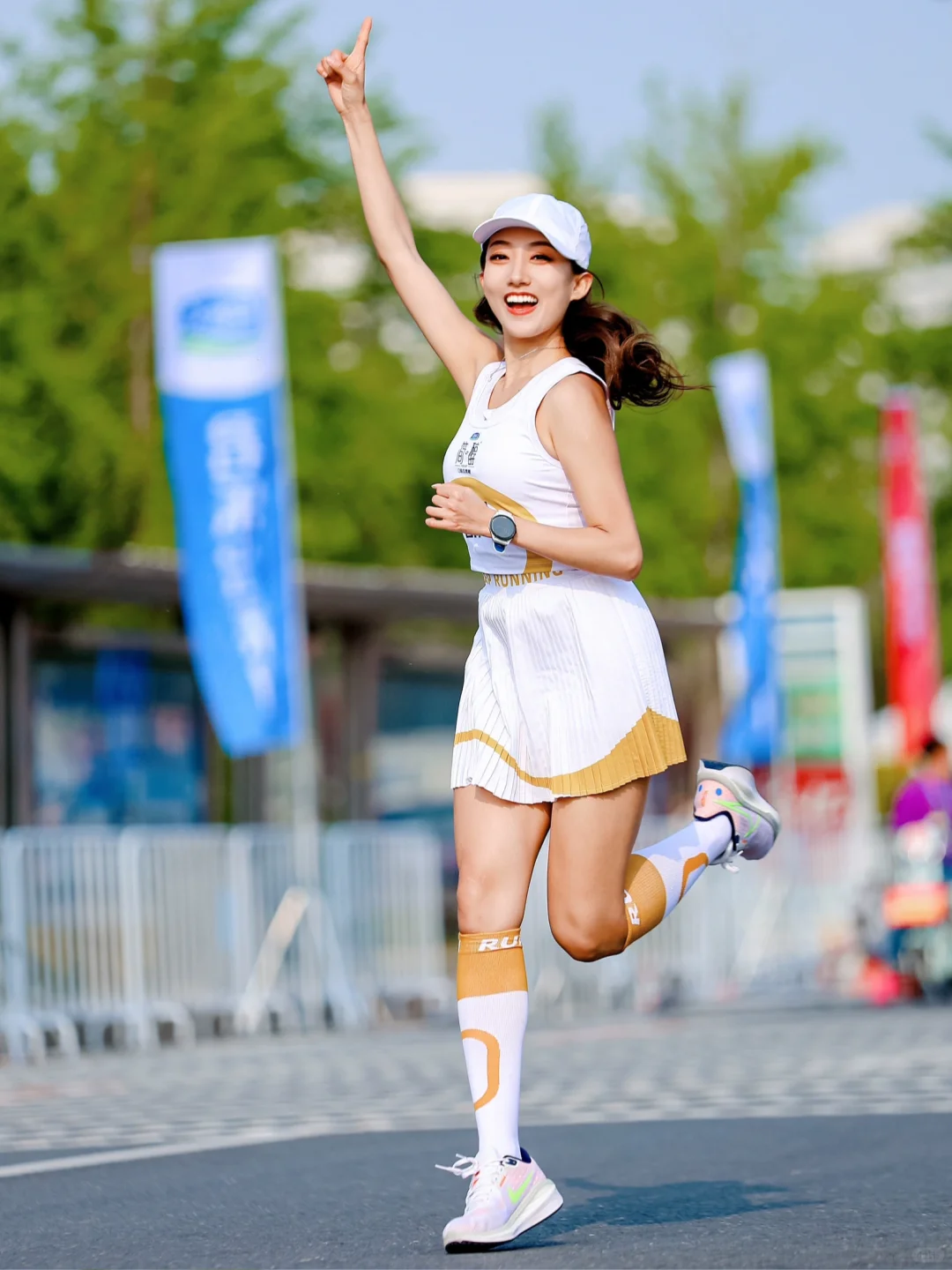 保定马拉松｜跑嗨了吃爽了?驴肉火烧管够!