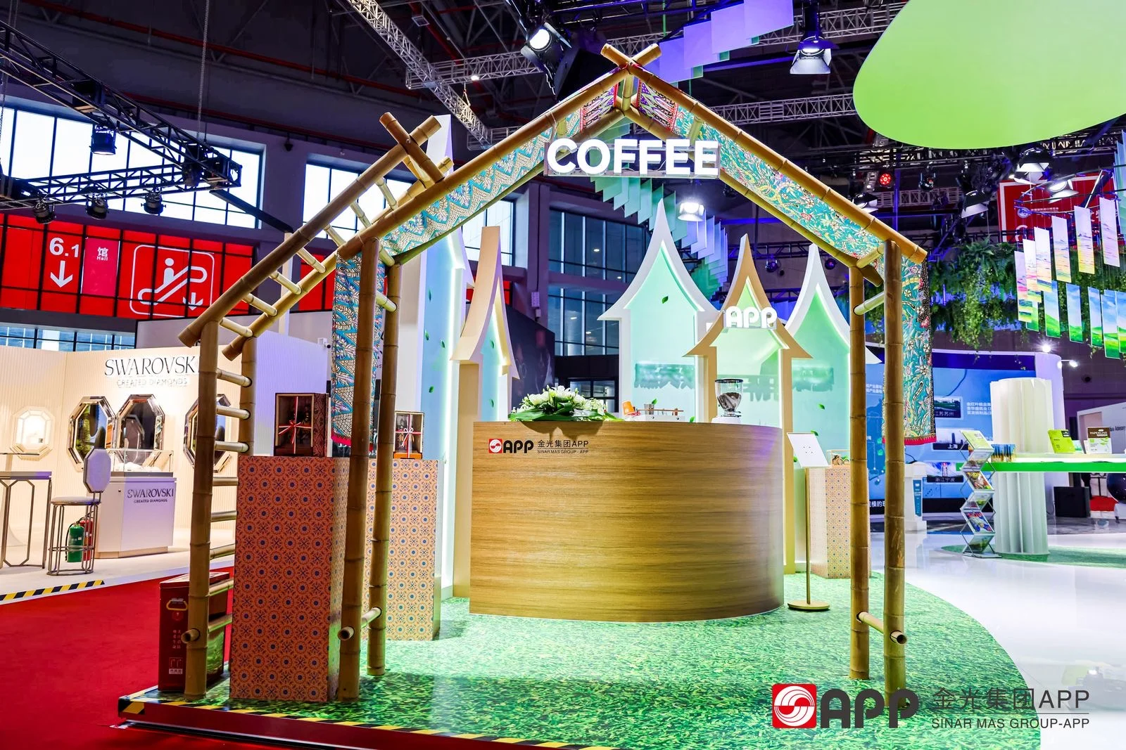 鲜花、草地、绿植！进博会的魅力！