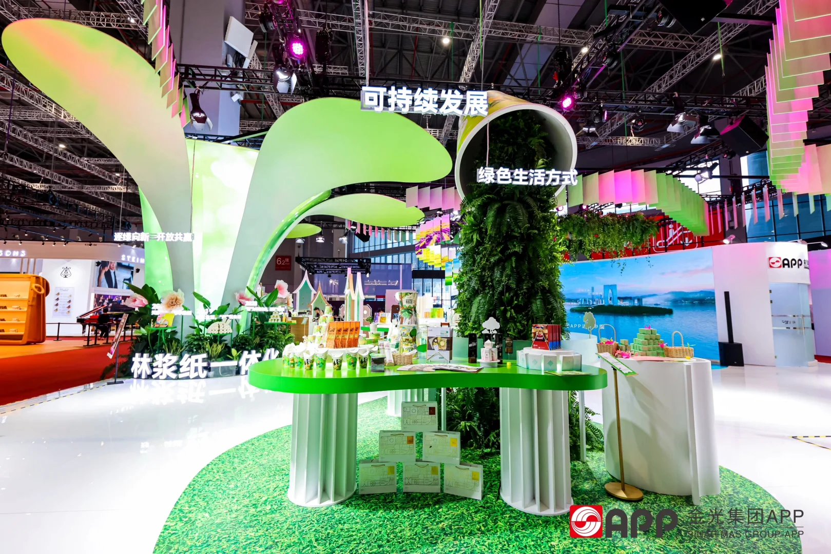 鲜花、草地、绿植！进博会的魅力！