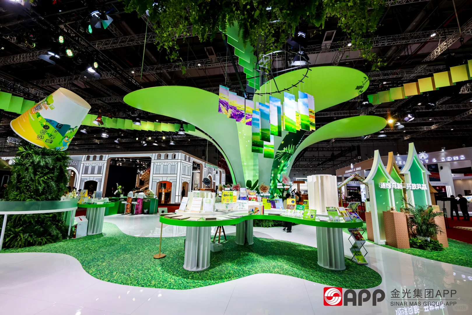 鲜花、草地、绿植！进博会的魅力！